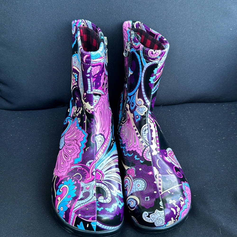 ALEGRIA PAISLEY WATERPROOF BOOTS